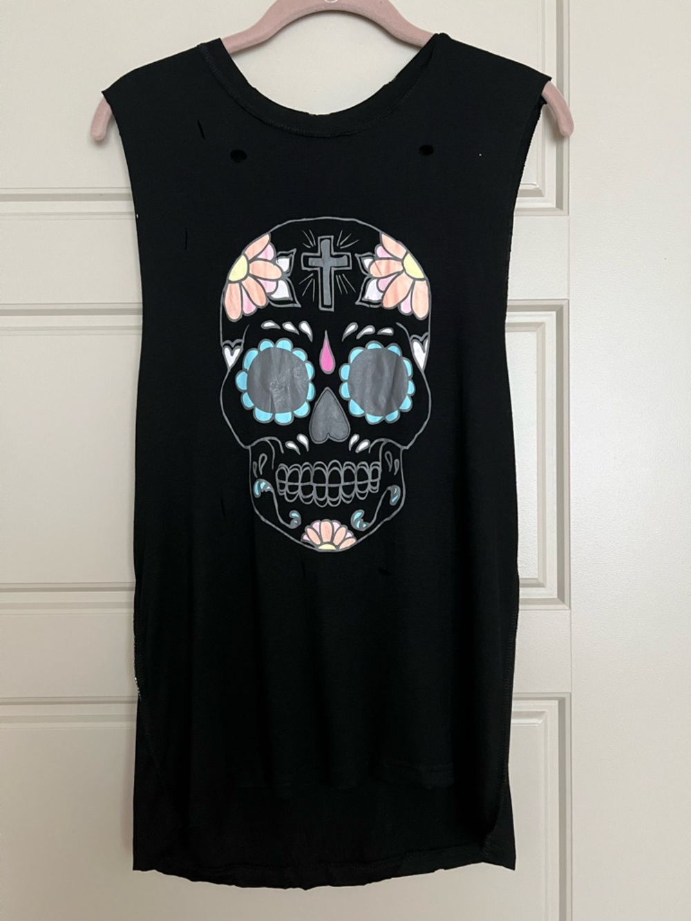 Skull distressed muscle top